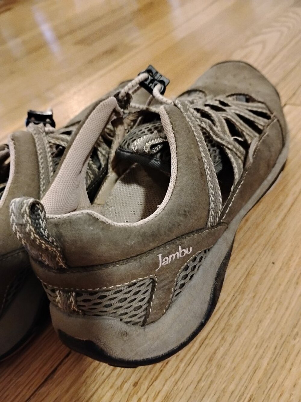 Jambu hiking sandals